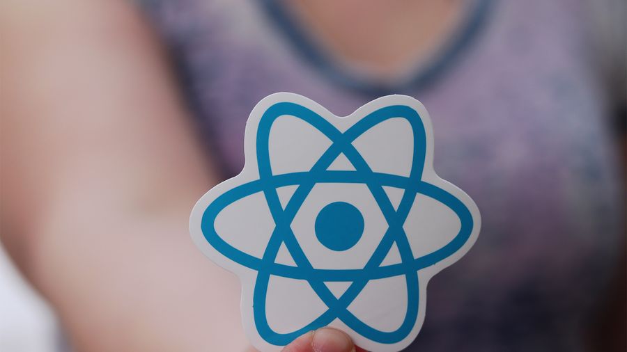 What are the Differences between Functional and Class-Components in React?